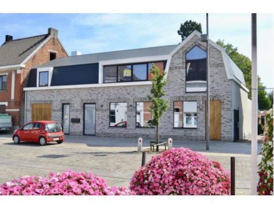 Leuk Overnachten In Hartje Laarne, Dicht Bij Gent! 外观 照片